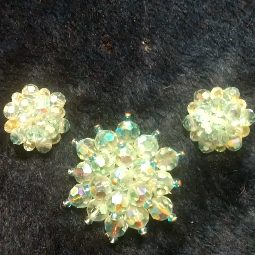 Beautiful Vintage Brooch And Earring Set 18$